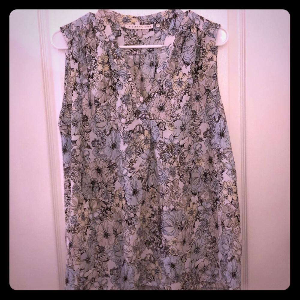 🌴 Floral blouse